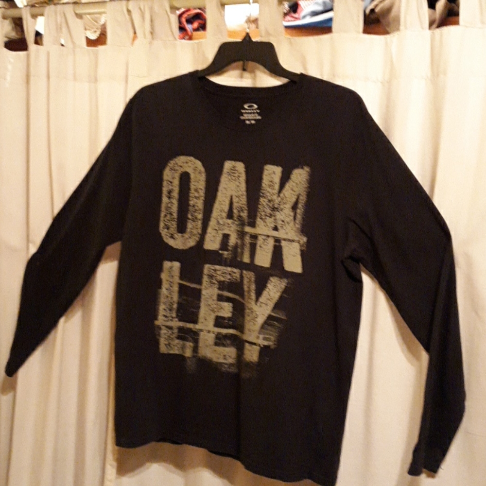 Long sleeve t-shirt